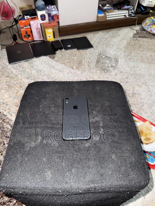 Apple iPhone XR 128 GB Black photo 2