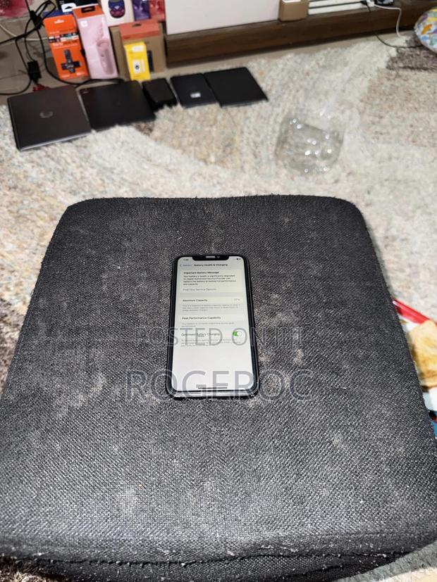 Apple iPhone XR 128 GB Black photo 3