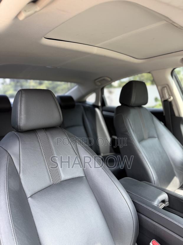 Honda Civic Touring Sedan 2019 Black photo 5