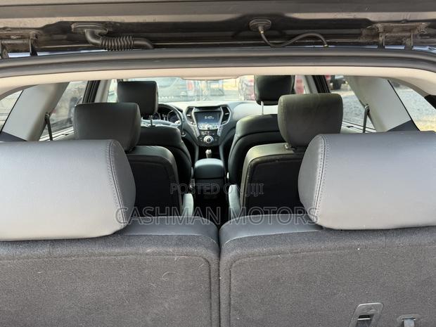 Hyundai Santa Fe Limited w/Saddle Interior 4dr SUV AWD (3.3L 6cyl 6A)