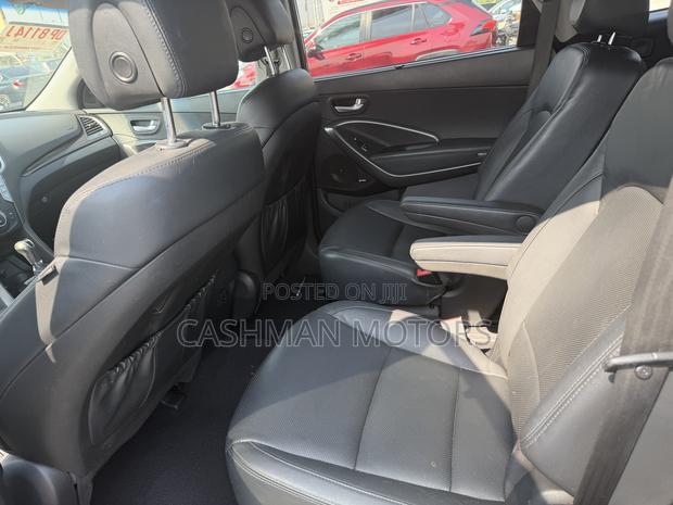 Hyundai Santa Fe Limited w/Saddle Interior 4dr SUV AWD (3.3L 6cyl 6A)