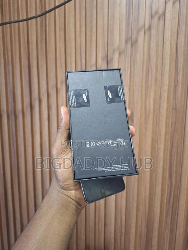 New Samsung Galaxy S21 5G 256 GB Black photo 4