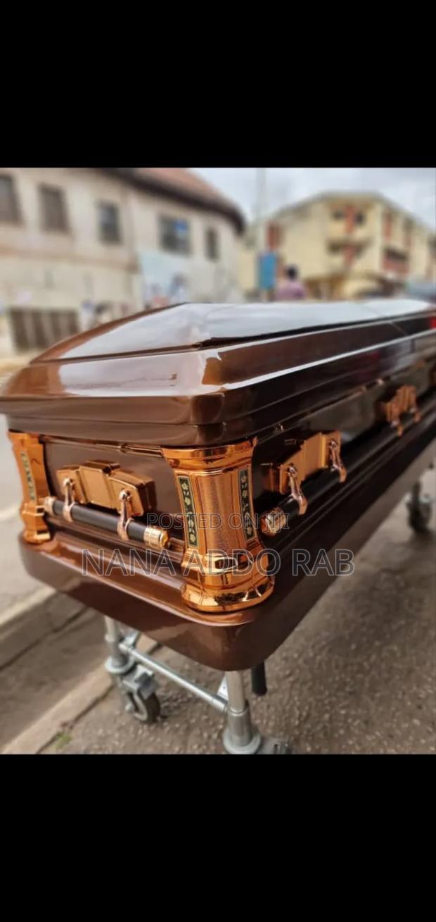 Standard Casket With Original Metal Bar.Good Interior for Cool Price · Photo 3