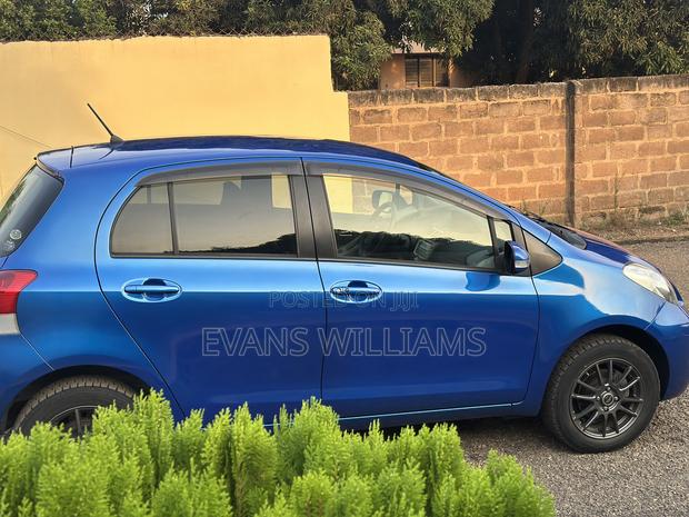 Toyota Vitz 1.3 AWD 5dr 2010 Blue