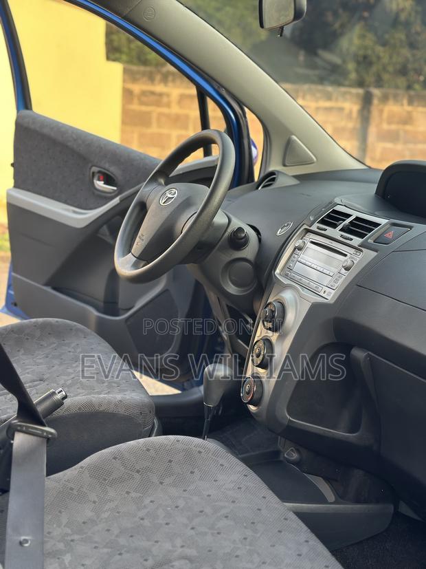 Toyota Vitz 1.3 AWD 5dr 2010 Blue