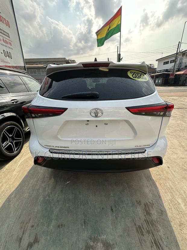 Toyota Highlander XLE AWD 2023 White photo 2