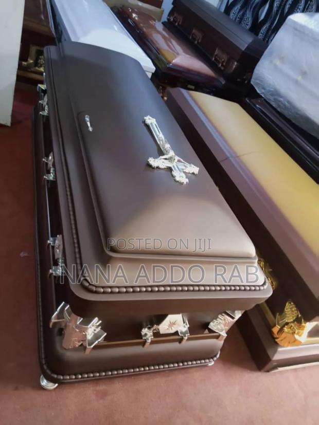 Classic Coffin for Funeral Ceremony · Photo 3