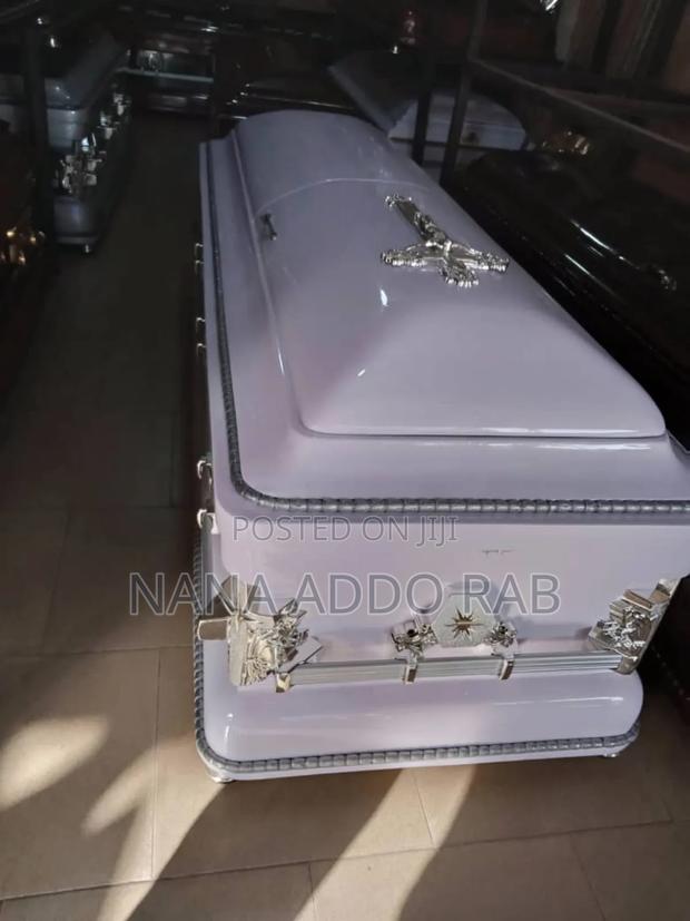 Classic Coffin for Funeral Ceremony · Photo 4