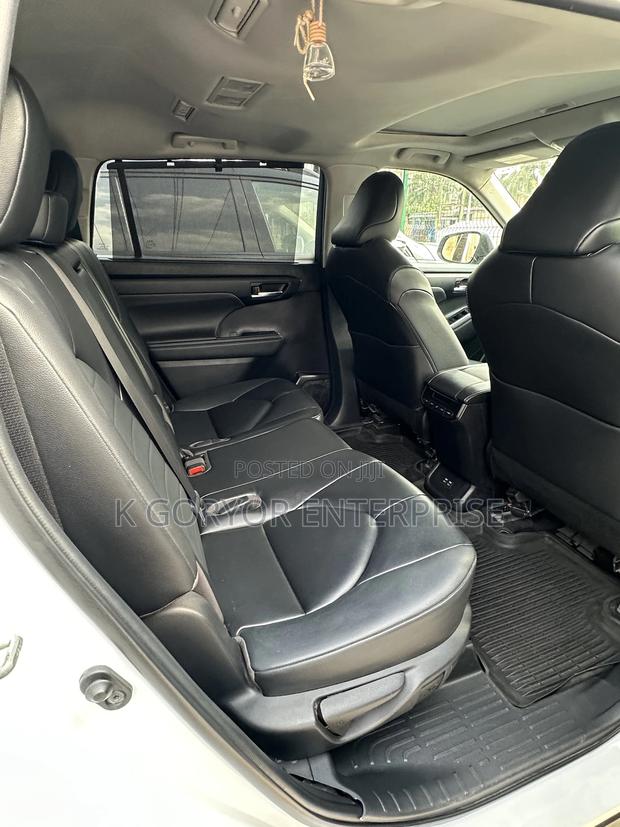 Toyota Highlander XLE AWD 2023 White photo 3