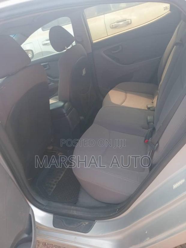 Hyundai Elantra Limited 4dr Sedan (1.8L 4cyl 6A) 2014 Silver photo 4