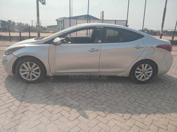 Hyundai Elantra Limited 4dr Sedan (1.8L 4cyl 6A) 2014 Silver photo 2