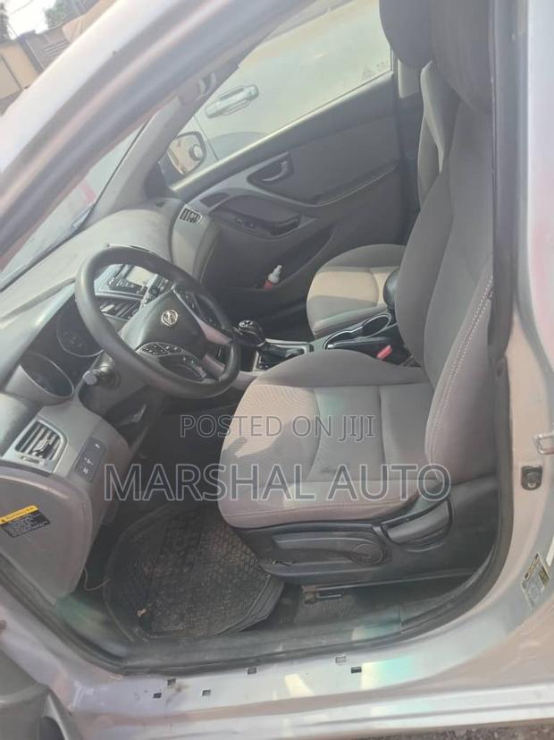 Hyundai Elantra Limited 4dr Sedan (1.8L 4cyl 6A) 2014 Silver photo 5