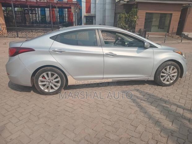 Hyundai Elantra Limited 4dr Sedan (1.8L 4cyl 6A) 2014 Silver photo 6