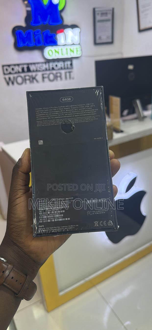 Apple iPhone 11 Pro Max 64 GB Gold photo 2