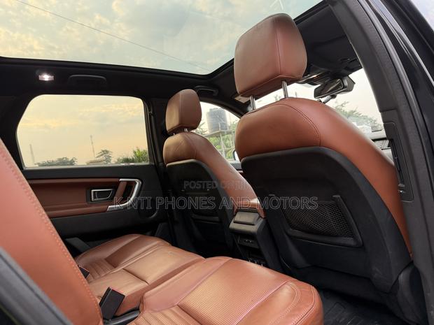 Land Rover Discovery Sport HSE LUX 2017 Black photo 5