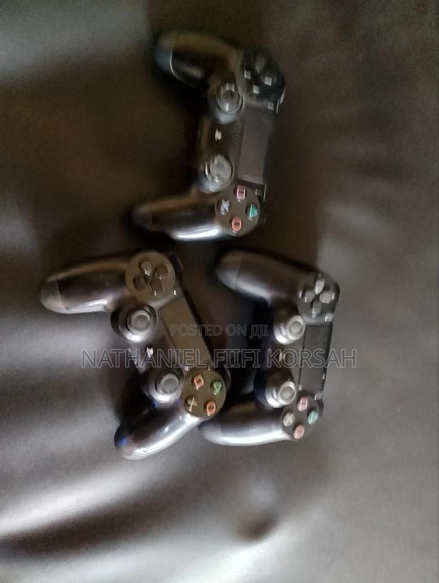 Ps4 Original Home Used Controllers photo 2