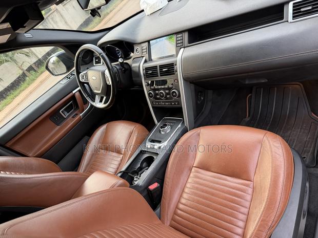 Land Rover Discovery Sport HSE LUX 2017 Black photo 2
