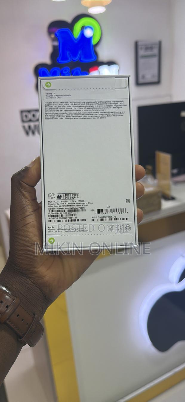 Apple iPhone 13 256 GB Blue photo 2