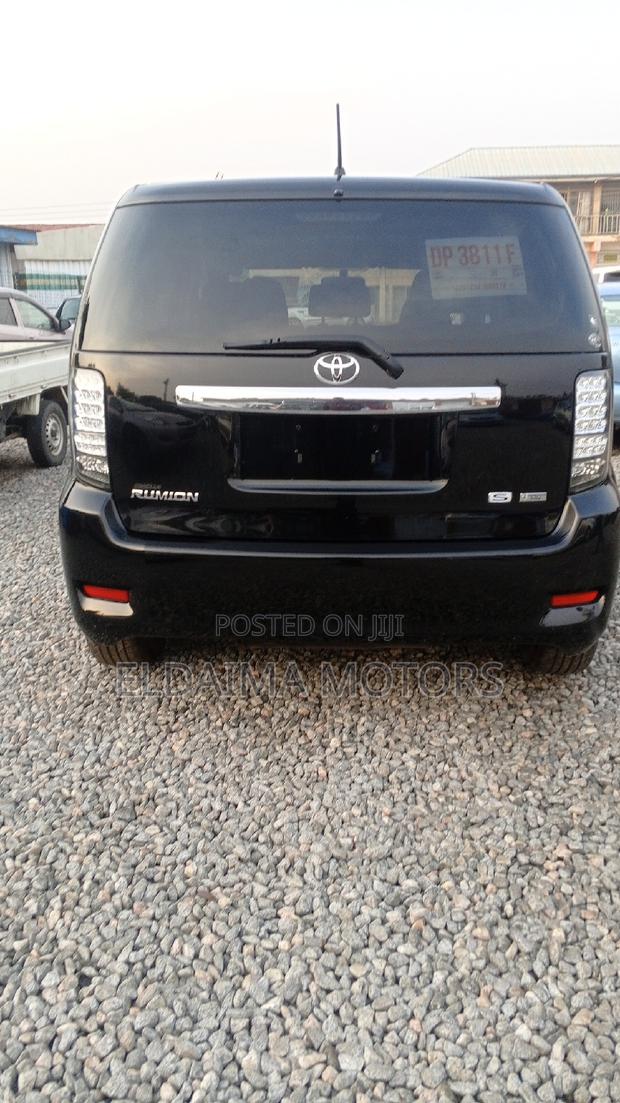 Toyota Corolla Rumion Hatchback 1.5 FWD 2012 Black photo 3
