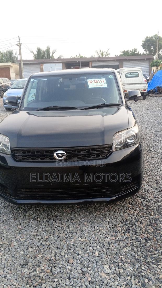 Toyota Corolla Rumion Hatchback 1.5 FWD 2012 Black