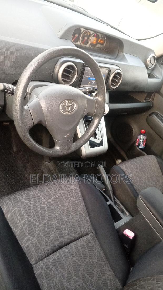 Toyota Corolla Rumion Hatchback 1.5 FWD 2012 Black photo 6