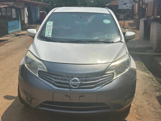 Nissan Versa 1.6 SV 4dr Sedan (1.6L 4cyl CVT) 2015 White