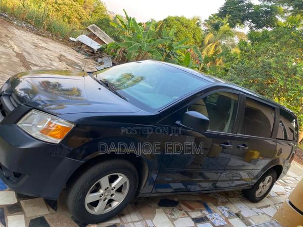 Dodge Caravan 2010 Black photo 4