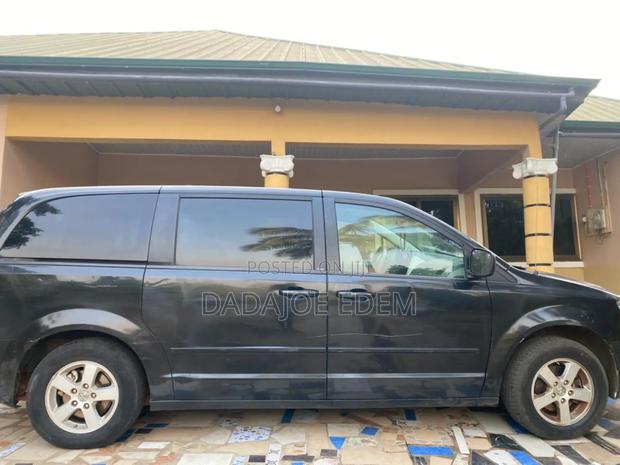 Dodge Caravan 2010 Black photo 5