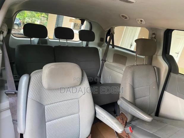 Dodge Caravan 2010 Black photo 7