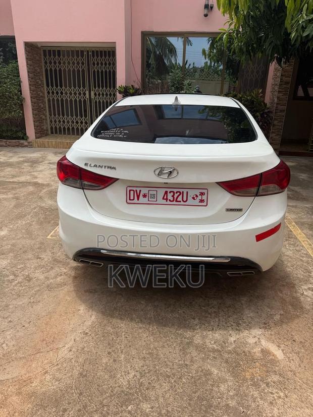 Hyundai Elantra Limited 4dr Sedan (1.8L 4cyl 6A) 2014 White photo 6
