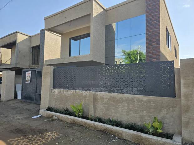 4bdrm House in West Trassaco, Ashaley Botwe for sale photo 8