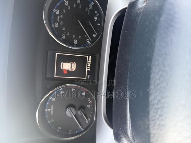 Toyota RAV4 XLE 4dr SUV AWD (2.5L 4cyl 6A) 2018 Silver