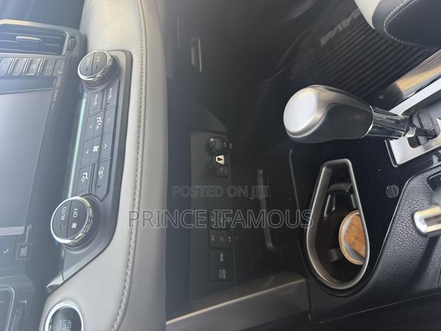 Toyota RAV4 XLE 4dr SUV AWD (2.5L 4cyl 6A) 2018 Silver