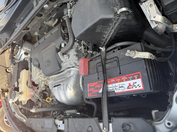 Toyota RAV4 XLE 4dr SUV AWD (2.5L 4cyl 6A) 2018 Silver