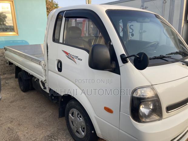 Kia Bongo 3 Pickup 2012 White photo 4