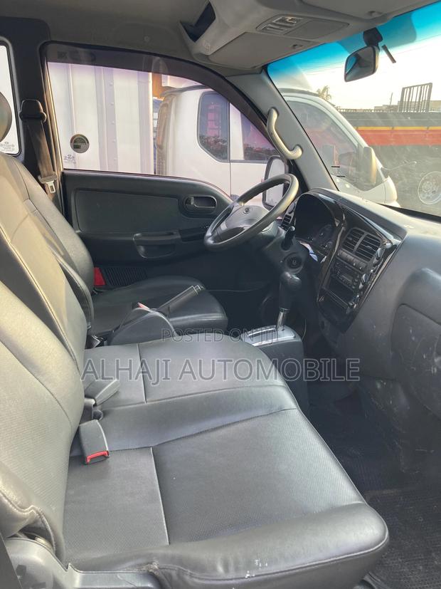 Kia Bongo 3 Pickup 2012 White photo 3
