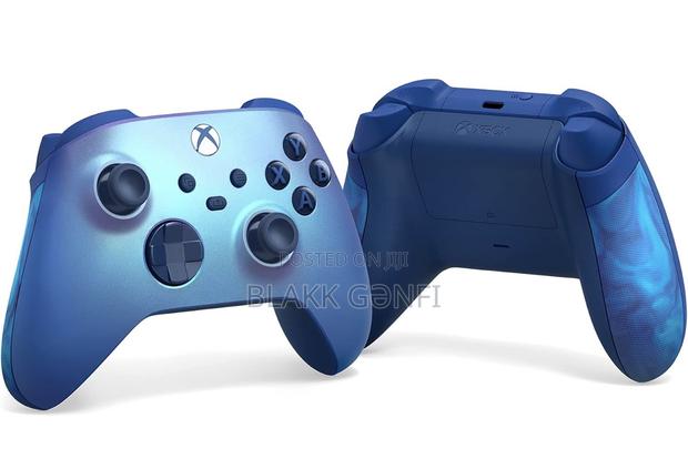 Xbox Series X/S Aqua Shift Special Edition Controller photo 2