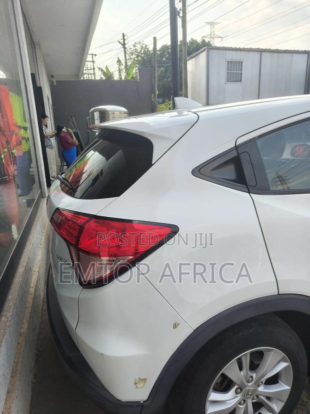 Honda HR-V 2017 White photo 2
