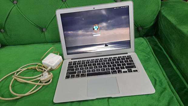 Laptop Apple MacBook Pro 2017 8GB Intel Core I5 HDD 128GB