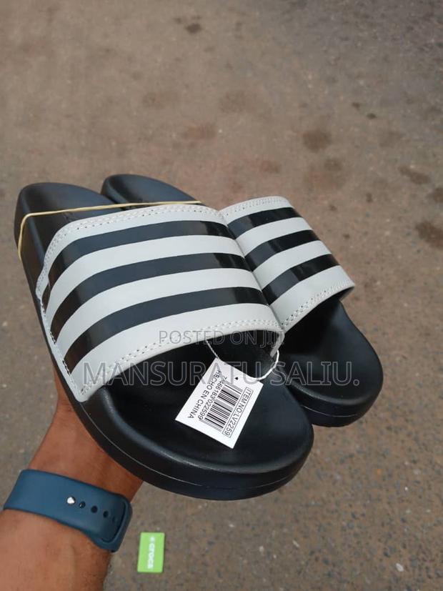 Adidas Slippers photo 3