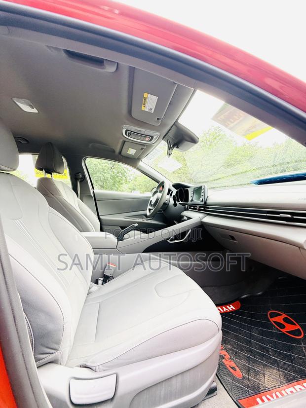 Hyundai Elantra SEL 2023 Red