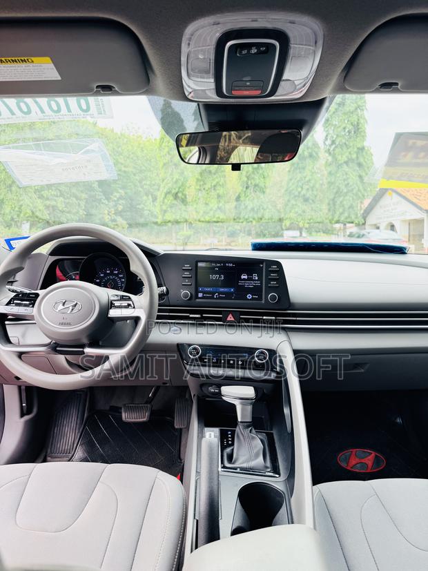 Hyundai Elantra SEL 2023 Red