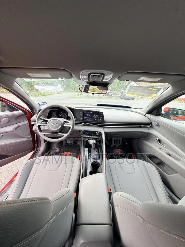 Hyundai Elantra SEL 2023 Red