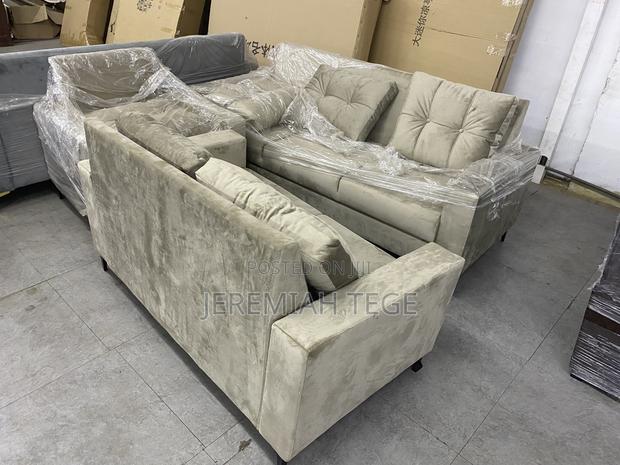 Quality Sofa Set With Cushioned Backrest