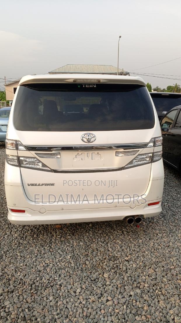 Toyota Vellfire 2016 White photo 7