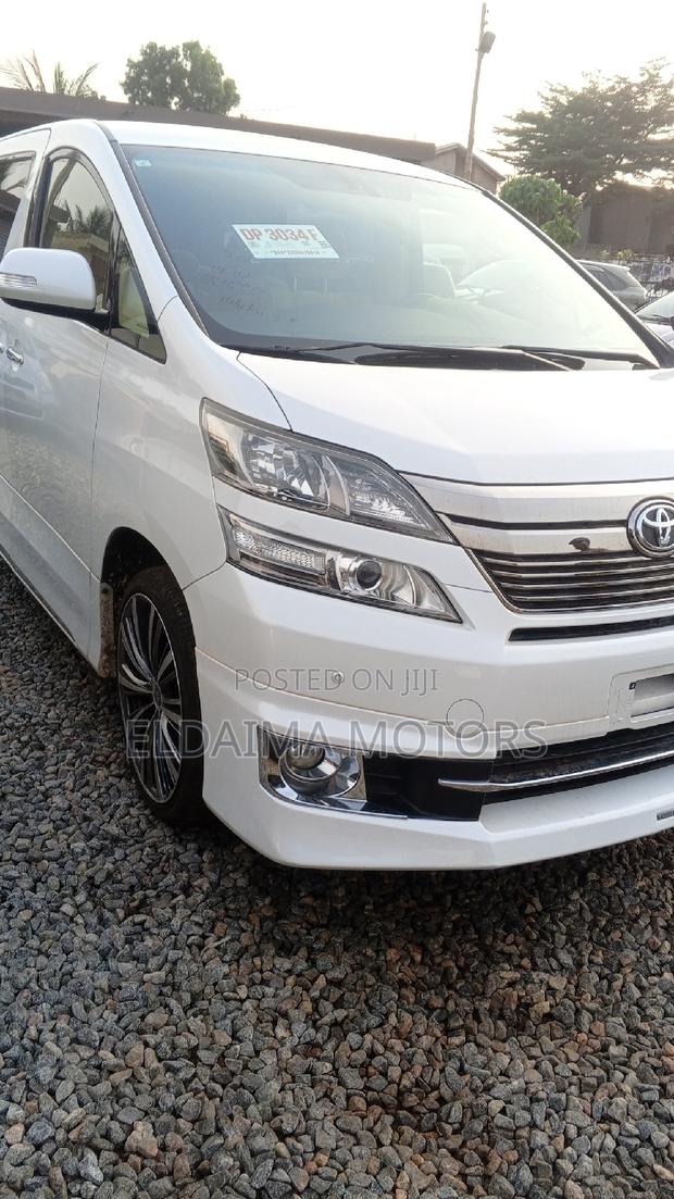 Toyota Vellfire 2016 White photo 8