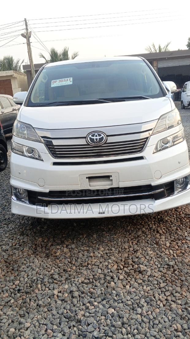 Toyota Vellfire 2016 White photo 9