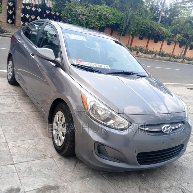 Hyundai Accent SE Sedan 2017 Gray photo 4
