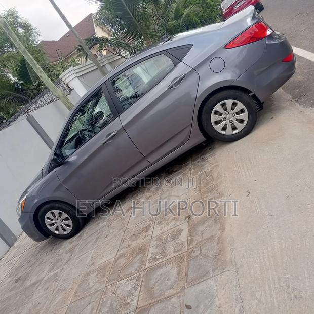 Hyundai Accent SE Sedan 2017 Gray photo 5