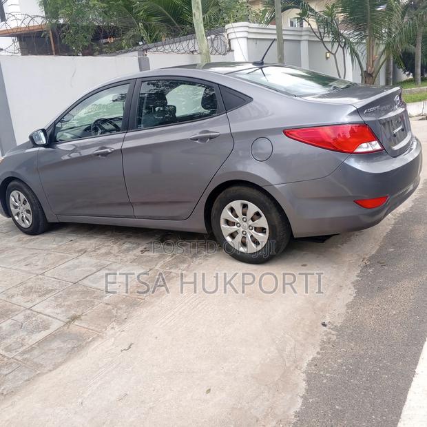 Hyundai Accent SE Sedan 2017 Gray photo 6